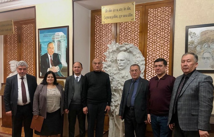 Ученые из Узбекистана посетили Дом-музей Гусейна Джавида