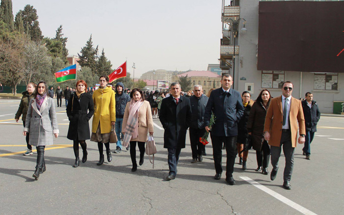 Молодые ученые посетили памятник жертвам Ходжалинской трагедии