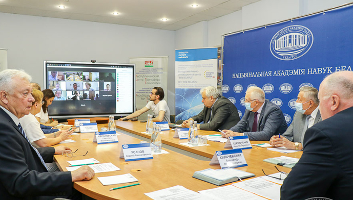 Азербайджанский ученый выступил на заседании Научного совета по вирусологии Международной ассоциации академий наук