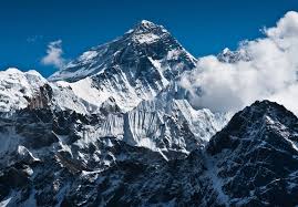 Everest dağı 73 santimetr böyüyüb