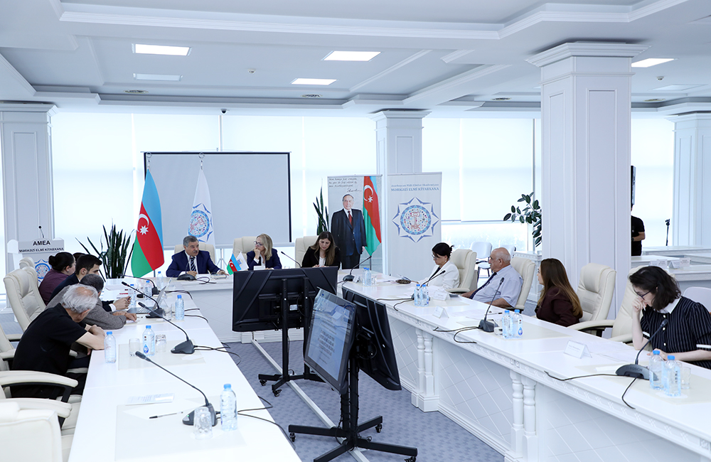 “Cənubi Qafqazın yeni geosiyasi reallıqları və Azərbaycanın regional enerji strategiyası” beynəlxalq konfransı işini panel iclasla davam etdirib