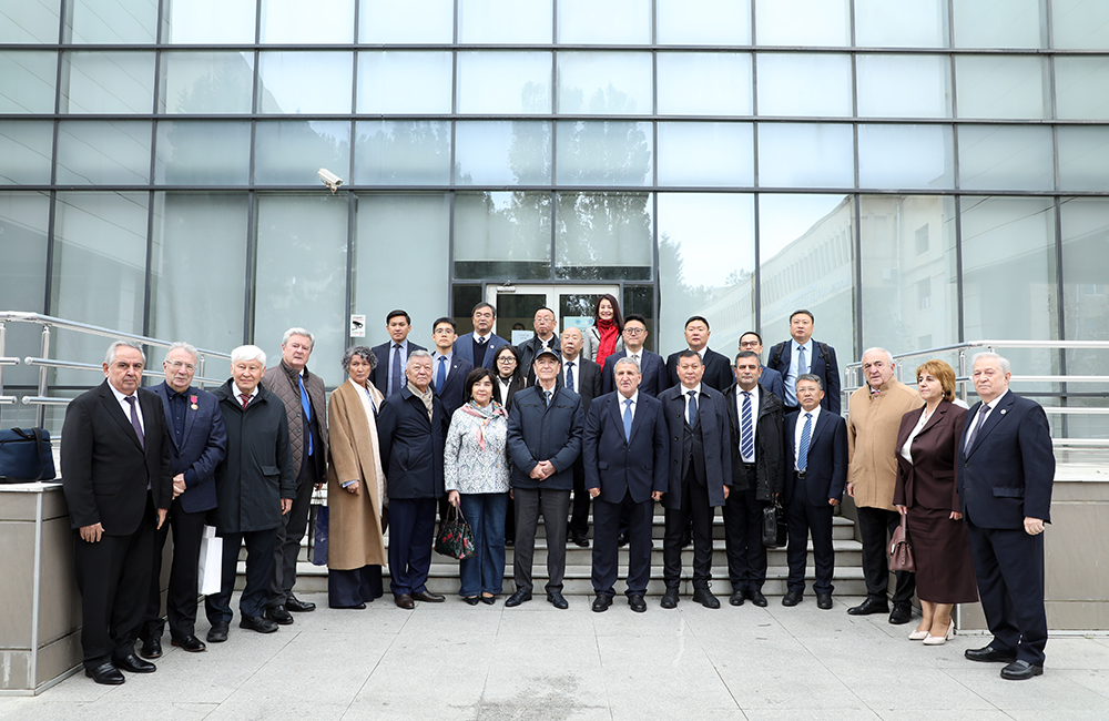 В рамках 80-летнего юбилея НАНА в Центральной научной библиотеке состоялось открытие нового электронного зала