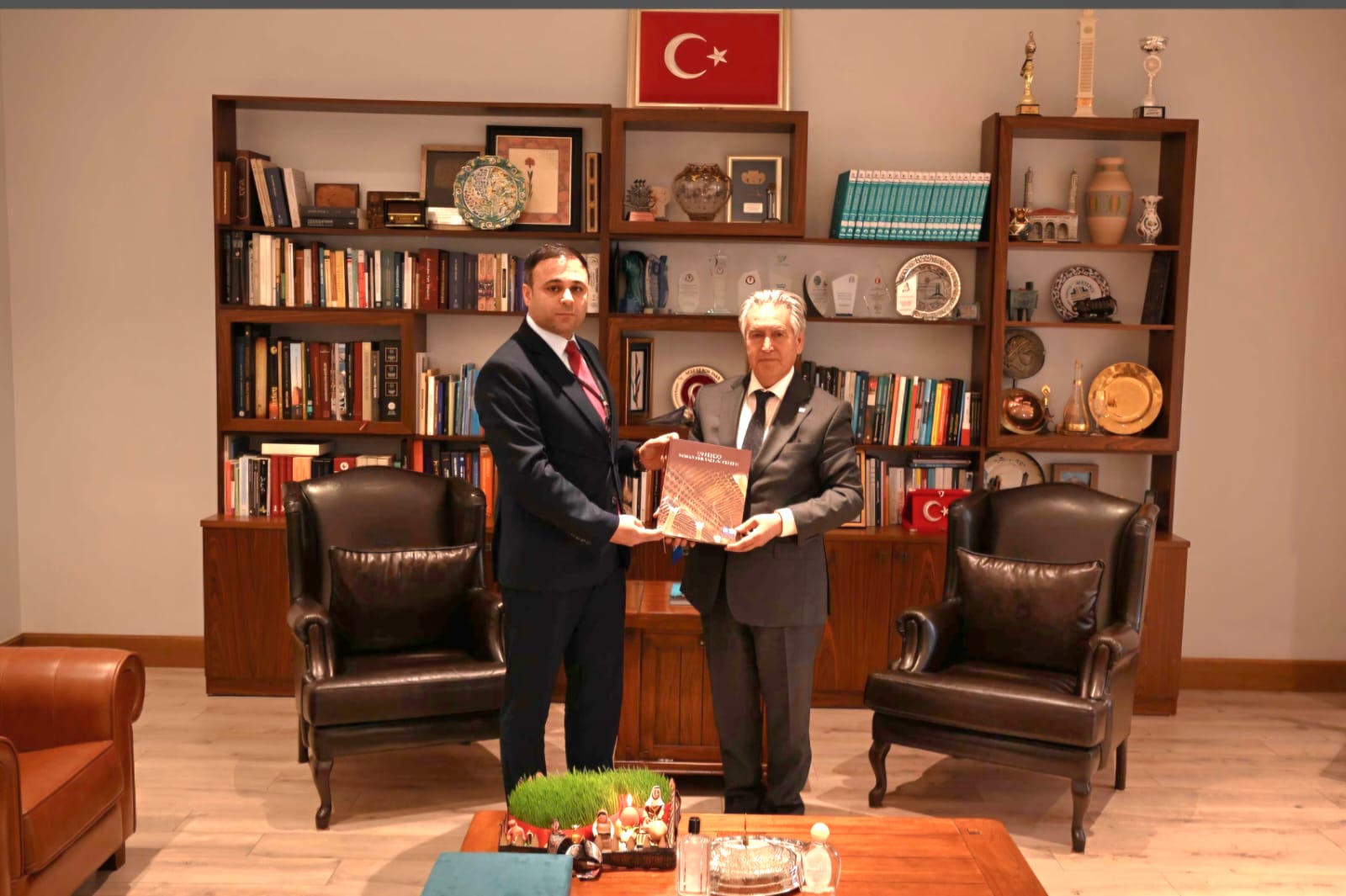 Folklor İnstitutunun direktoru Hikmət Quliyev UNESCO üzrə Türkiyə Milli Komissiyasının sədri Öcal Oğuzla görüşüb
