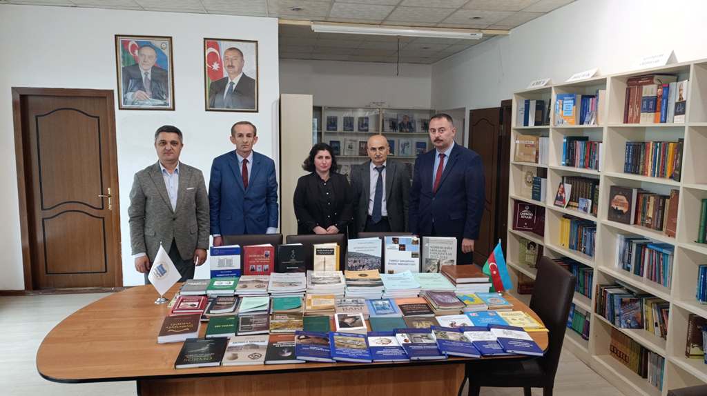 AMEA-nın bir sıra institutları Lənkəran Regional Elmi Mərkəzinə kitablar hədiyyə edib