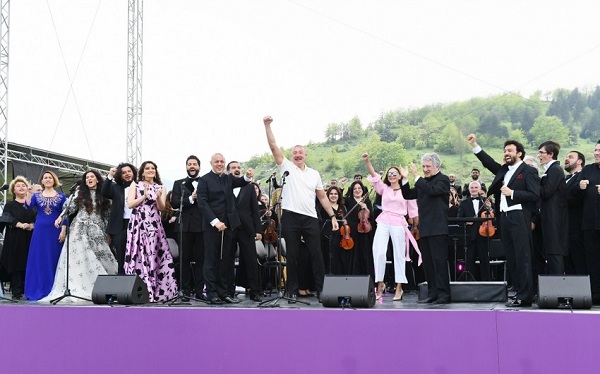 “Xarıbülbül” musiqi festivalı xalqımızın Böyük Qayıdışının təntənəsidir