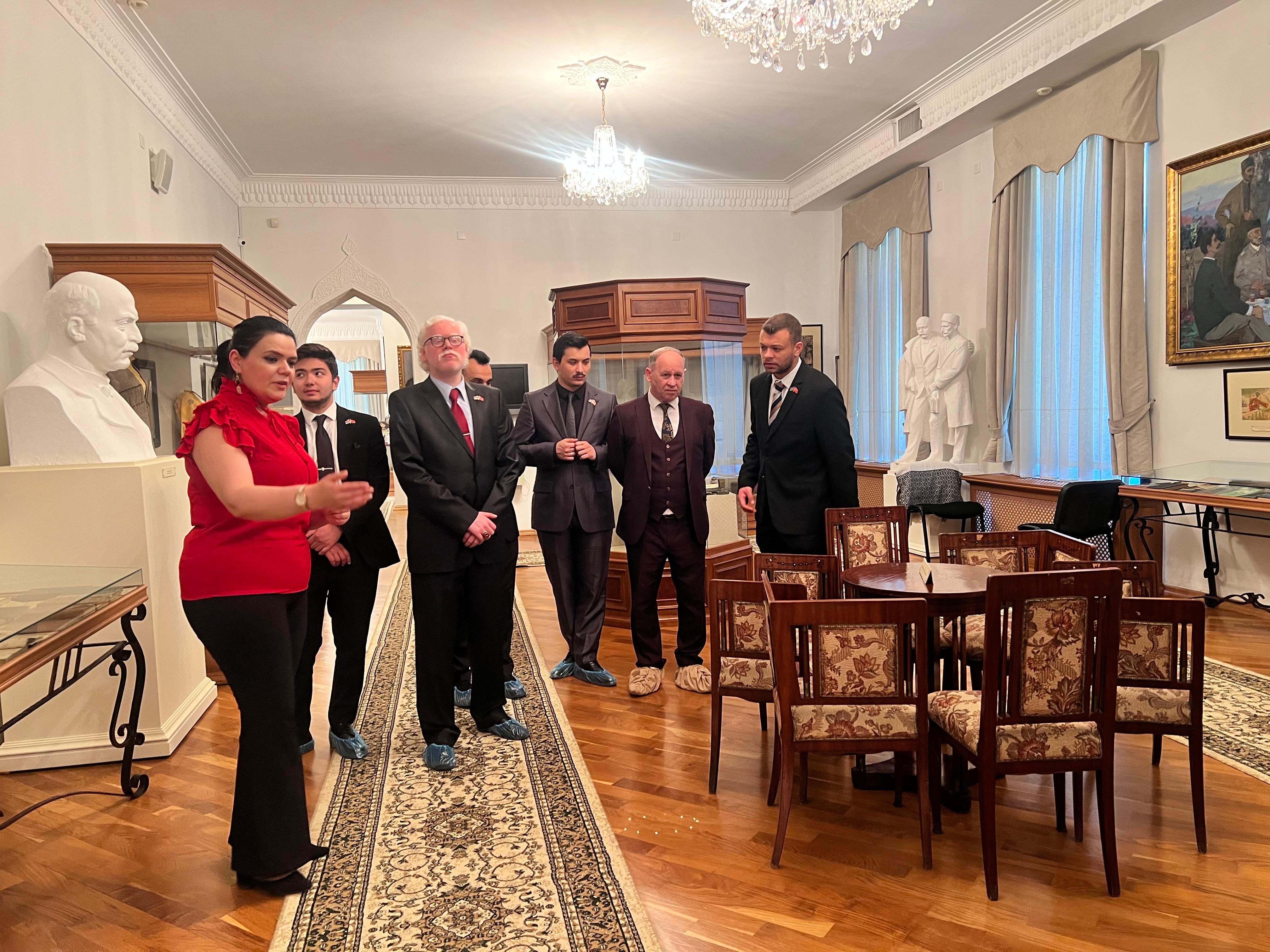 Türk Dünyası Strateji Düşüncə Mərkəzinin idarə heyətinin sədri Onur Beyhan Nizami Muzeyinin qonağı olub