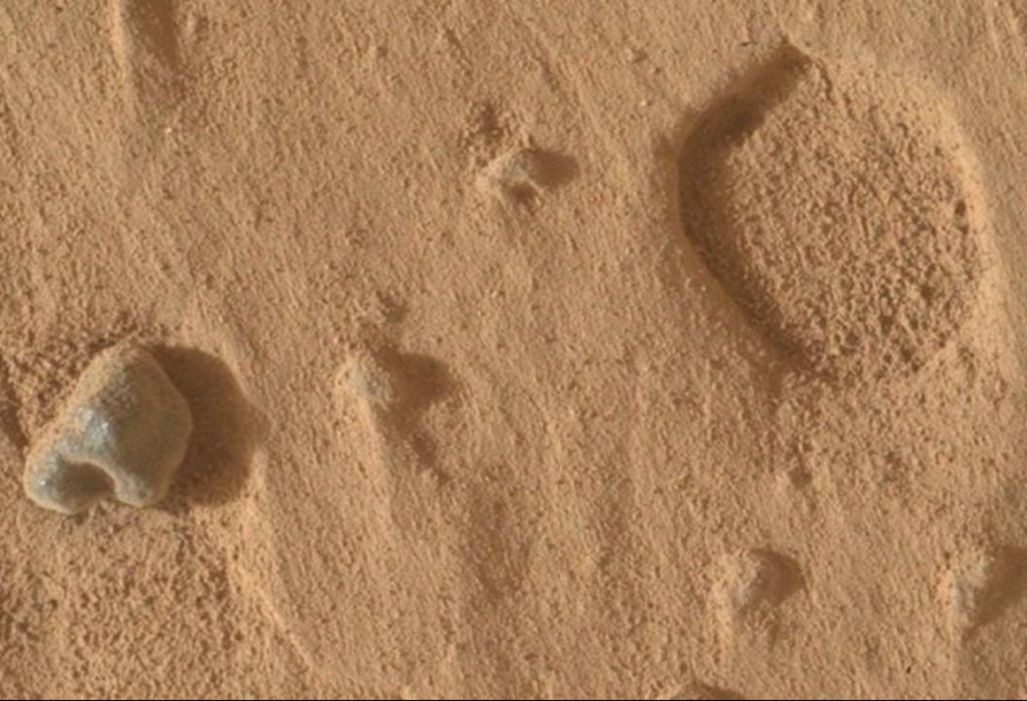 NASA Marsda sirli strukturlar aşkar edib
