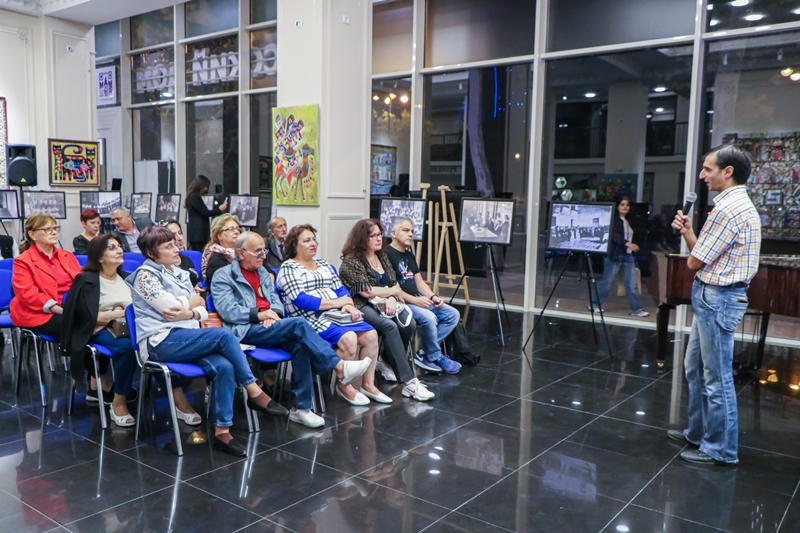 Azərbaycanda ilk dünyəvi qızlar məktəbinə həsr olunmuş sərgi baş tutub