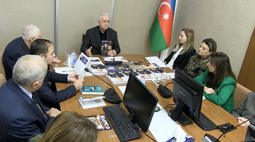 Gəncə Bölməsində “Xalqa bağışlanan ömür” mövzusunda dəyirmi masa keçirilib