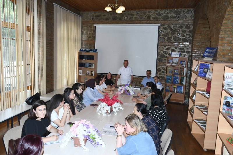 Şəkidə "Klassik poeziyanın Şamaxıdan doğan günəşi - Xaqani Şirvani" mövzusunda tədbir keçirilib