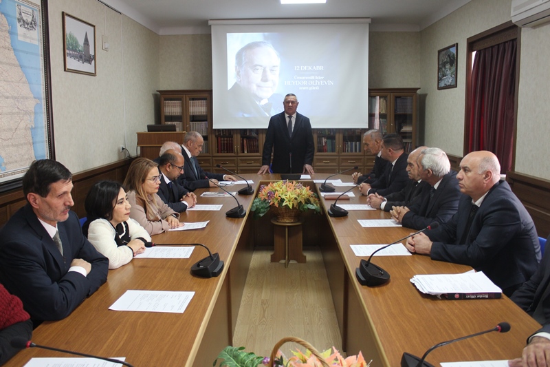 Naxçıvan Bölməsində Ümummilli Liderin anım gününə həsr olunmuş elmi konfrans keçirilib