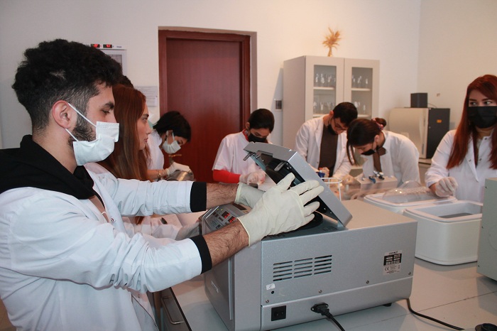 Bakı Dövlət Universitetinin tələbələri MBBİ-də istehsalat təcrübəsi keçir