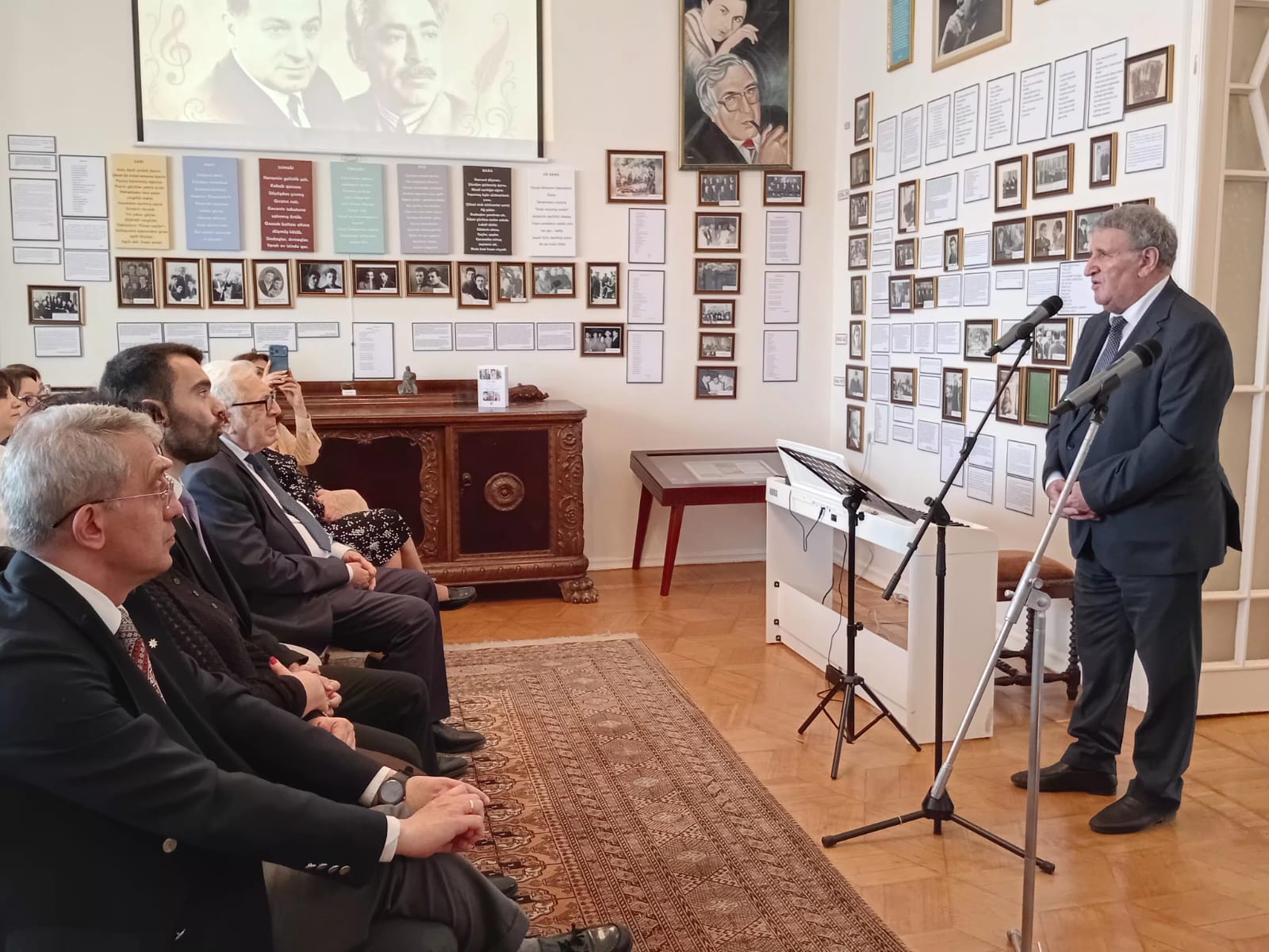 Akademik İsa Həbibbəyli Səməd Vurğunun və Rəsul Rzanın anım tədbirində çıxış edib