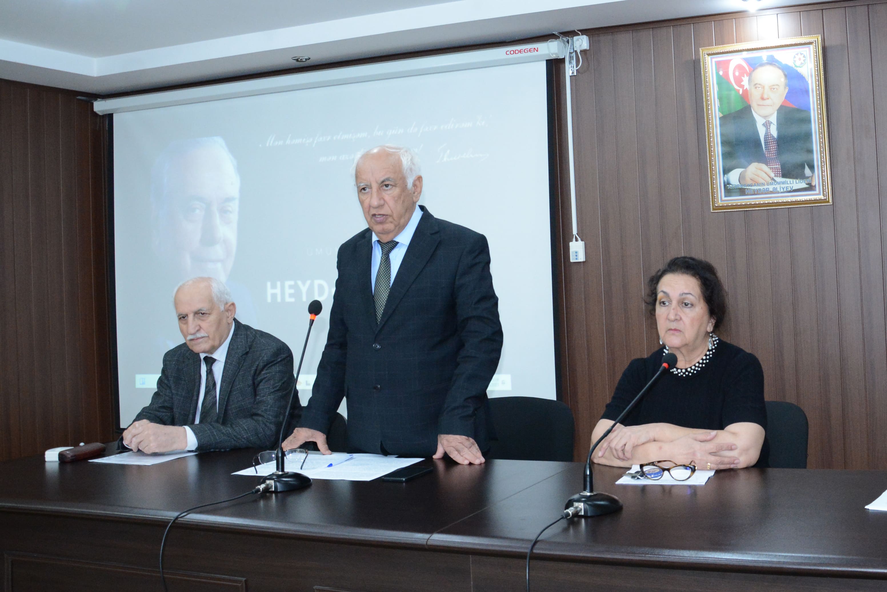 Radiasiya Problemləri İnstitutunda  Ulu Öndər Heydər Əliyevin 102-ci ildönümünə həsr olunmuş  konfrans keçirilib