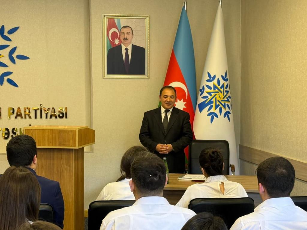 Dosent Əlimuxtar Muxtarov “Heydər Əliyev məktəbi” adlı layihədə məruzə edib