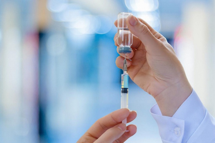 ÜST: Azərbaycanlı alimin hazırladığı peyvənd klinik sınaqlardan keçərsə, istehsalı mümkün ola bilər