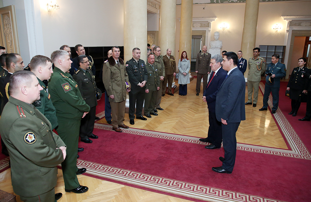 Президент НАНА академик Иса Габиббейли встретился с военными атташе зарубежных государств