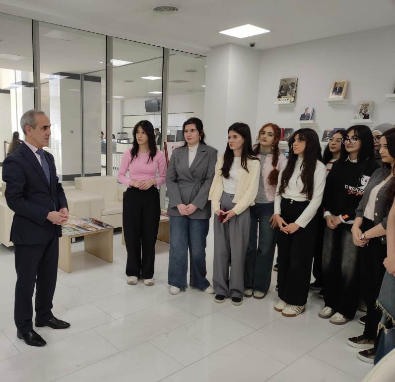 BDU tələbələri Mərkəzi Elmi Kitabxanada praktik dərsdə iştirak ediblər