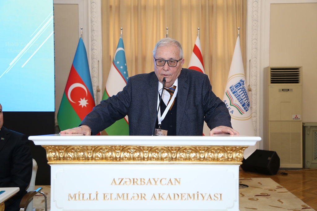 Ahmet Bican Ercilasun: “Birinci Türkoloji Qurultay türk xalqları arasında elmi birliyin təməlini qoydu”