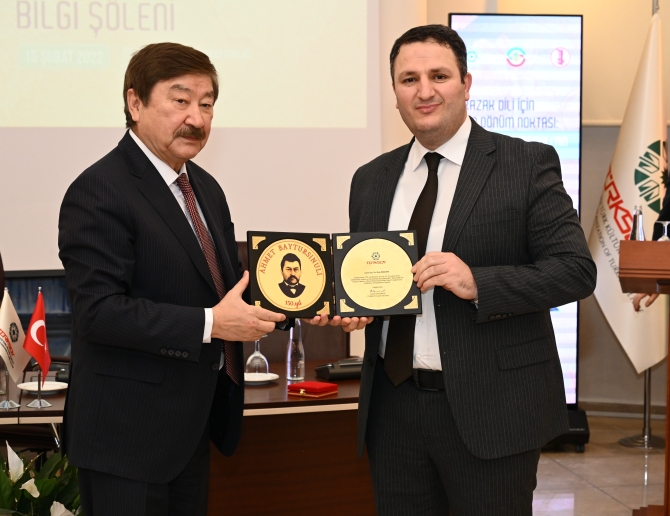 Dilçi alim TÜRKSOY tərəfindən medalla təltif olunub