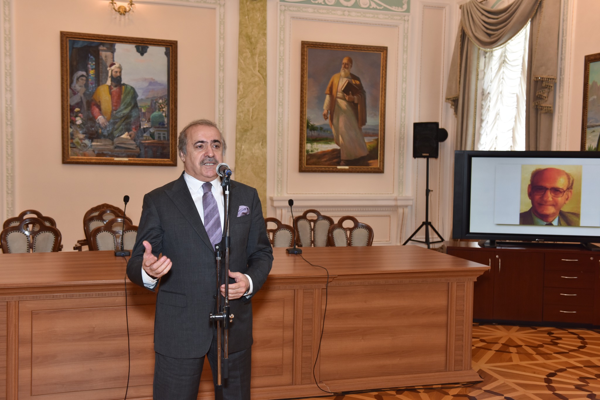 Ədəbiyyat Muzeyində tanınmış cərrah Cavad Heyətin xatirəsi anılıb