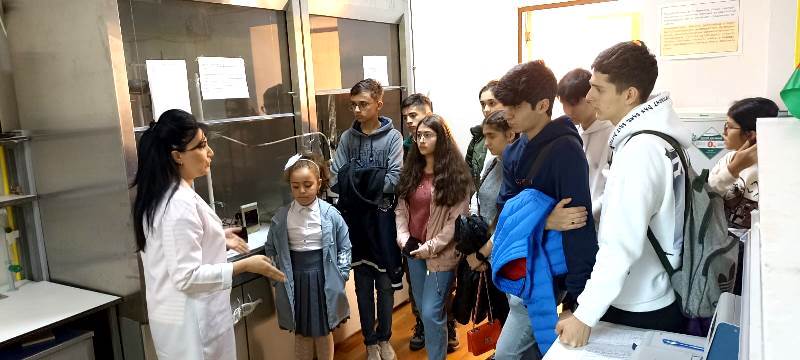 Kataliz və Qeyri-üzvi Kimya İnstitutunda məktəblilər üçün “Açıq qapı” günü keçirilib