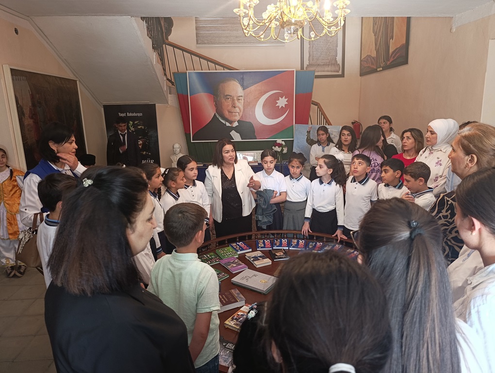 Ədəbiyyat Muzeyinin Aran Regional filialında keçirilən "Açıq qapı" günü ədəbiyyatsevərləri bir araya gətirib