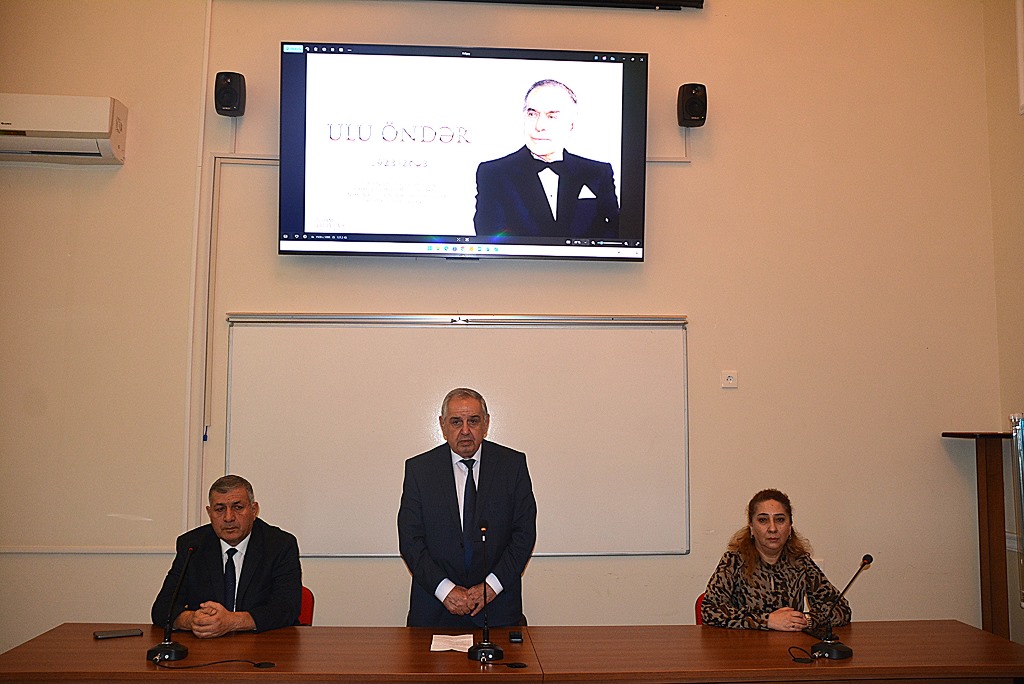Fizika İnstitutunda Ümummilli Lider Heydər Əliyevin xatirəsi anılıb