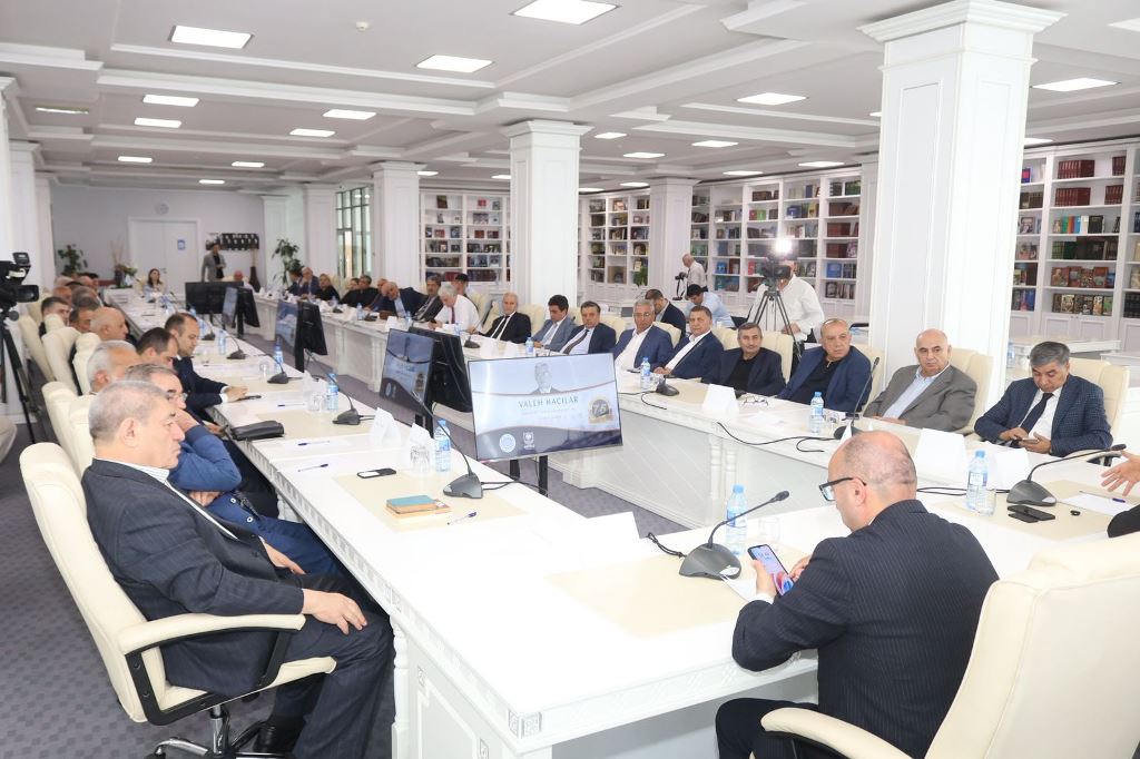 MEK-də tanınmış alim və pedaqoq Valeh Hacıların 75 illik yubileyi qeyd olunub