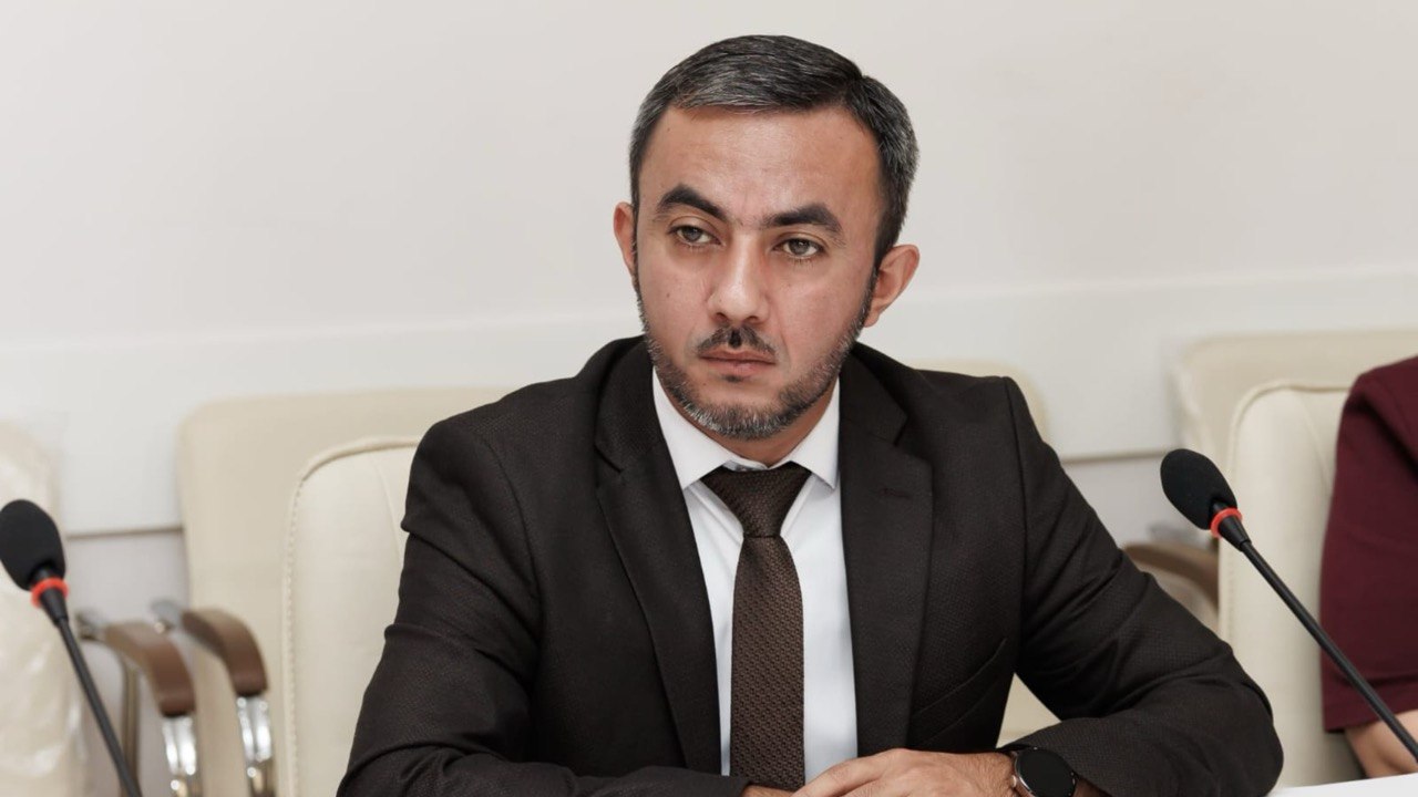 Orxan İsayev: “Təhsilin dünyəviliyi üçün ilk addımlardan biri vahid geyimin tətbiqidir”
