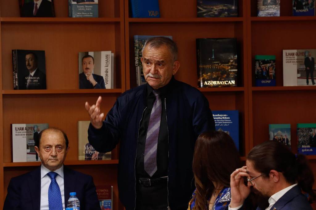 “Qələmin uçuşu. Səyahətnamə. Azərbaycan” kitabının müzakirəsi keçirilib