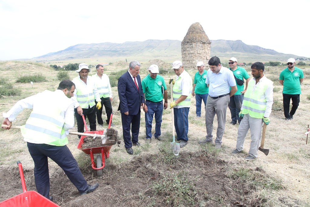 Президент НАНА академик Иса Габиббейли ознакомился с деятельностью археологической экспедиции в городе Ходжалы