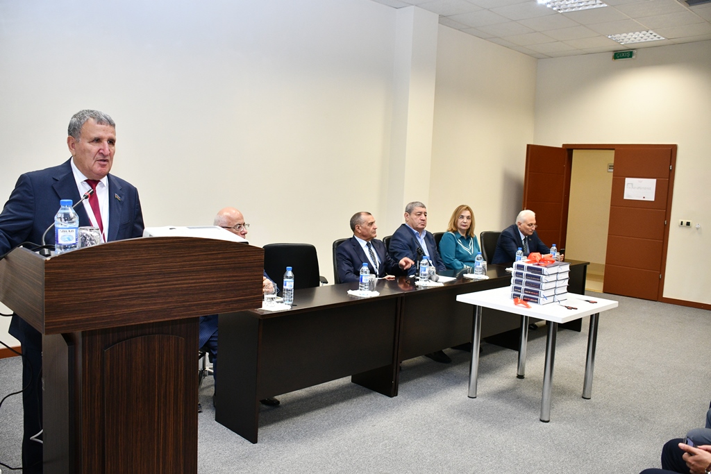 Академик Иса Габиббейли выступил на презентации книги «Гейдар Алиев – 100. Библиография»