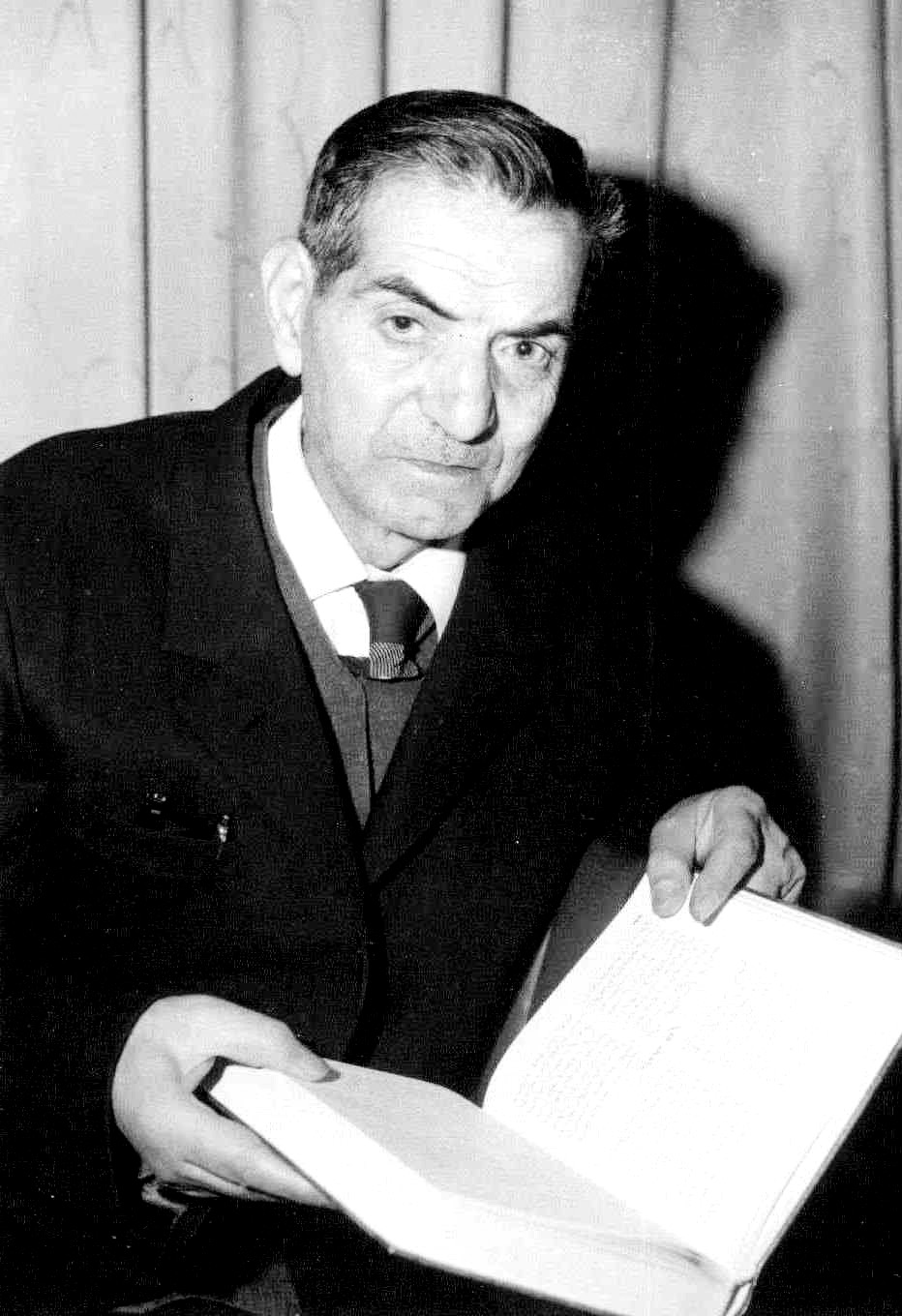 Şəhriyar XX əsr Şərq poeziyasının ulduzudur