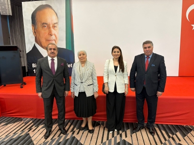 Professor Nadir Məmmədli İstanbulda Ulu Öndərə həsr olunan konfransda iştirak edib