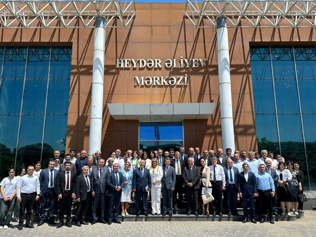 Lənkəran Regional Elmi Mərkəzinin əməkdaşı Ulu Öndərə həsr olunmuş konfransda çıxış edib