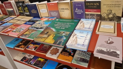 Dilçilik İnstitutu Mingəçevir Dövlət Universitetinə 500 ədəd kitab bağışlayıb