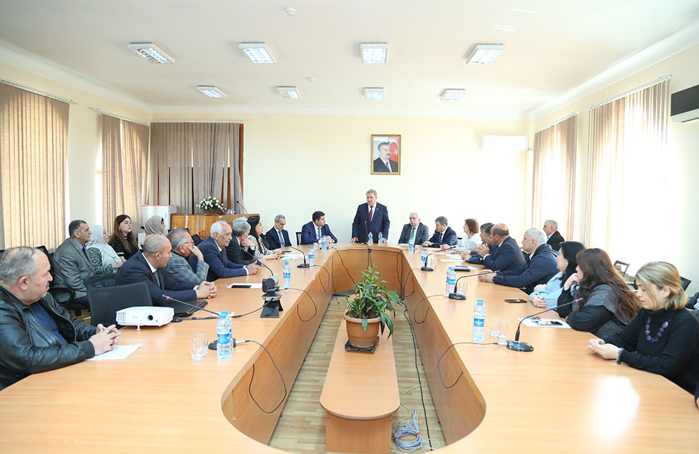 A round table themed “Independence strategy of Heydar Aliyev and development perspectives of sovereign Azerbaijan” was held
