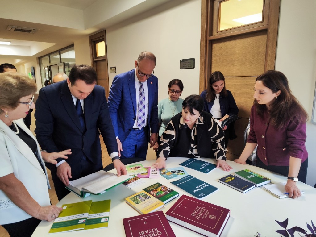 Botanika İnstitutunda yeni laboratoriyalar açılıb