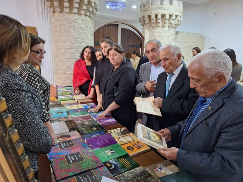 MEK-in nəşrləri “Şərqin Füzuli Dühası” adlı tədbirdə sərgilənib