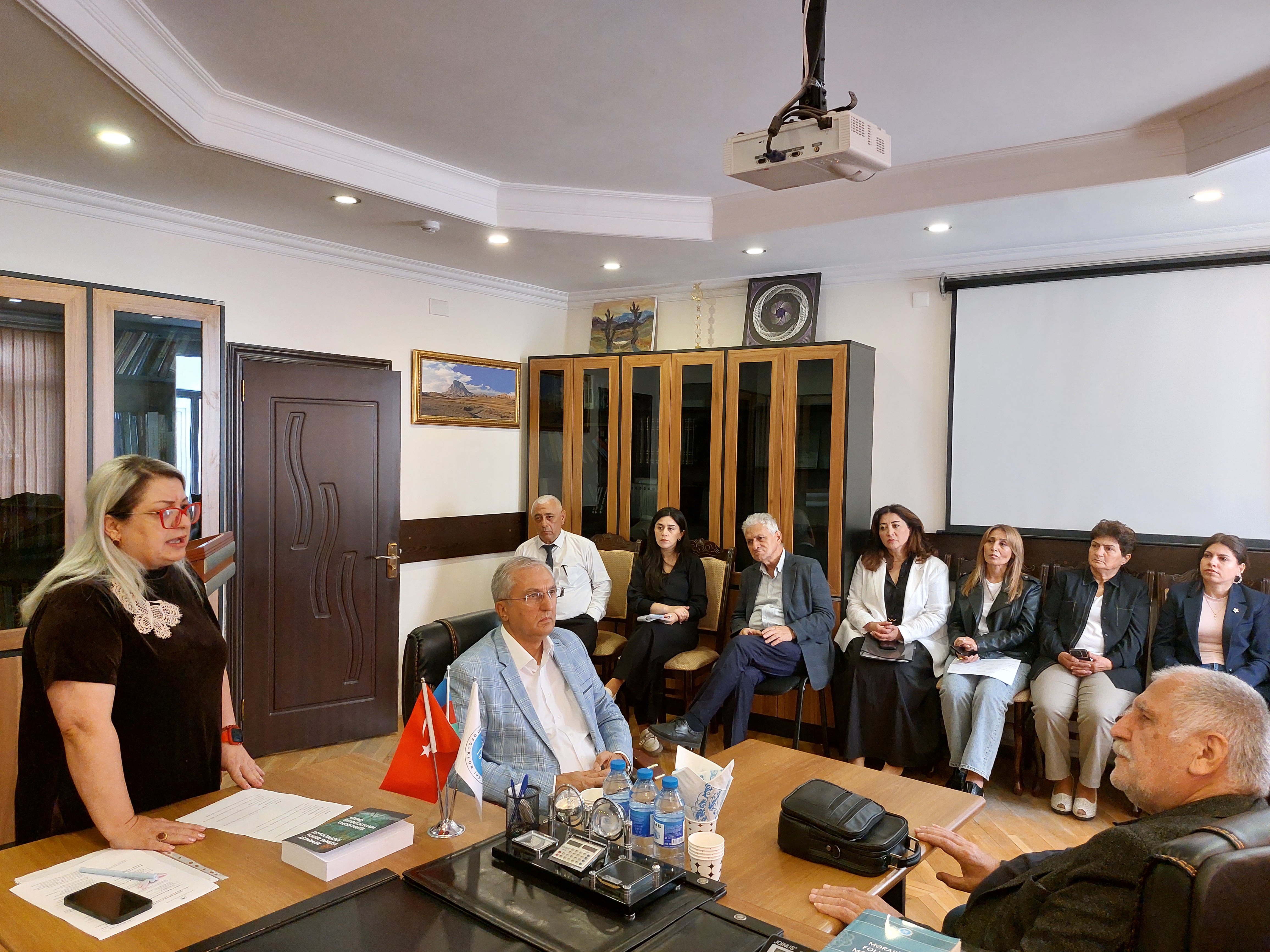 Folklor İnstitutunun Elmi şurasının iclası keçirilib