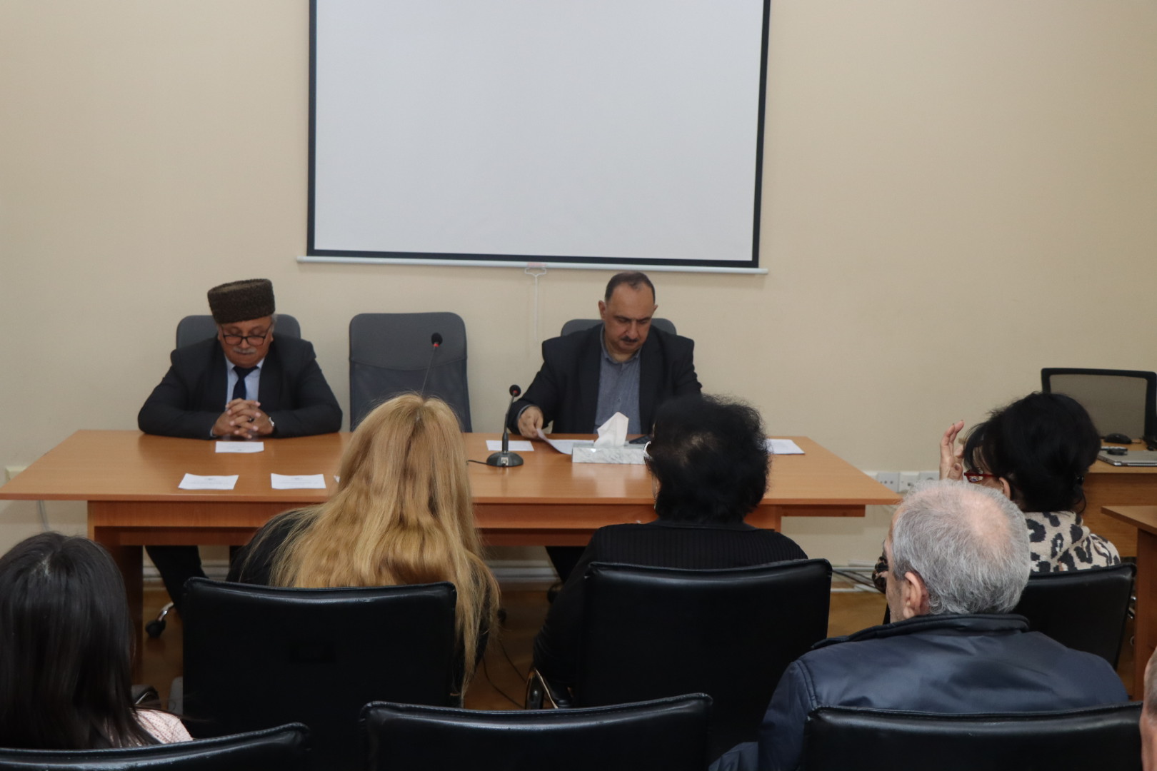 “Seyid Əzim Şirvaninin Azərbaycan maarifçiliyində rolu” mövzusunda dəyirmi masa keçirilib