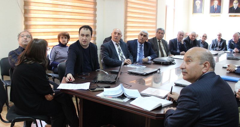 İtaliyalı alim Coğrafiya İnstitutunun seminarında çıxış edib