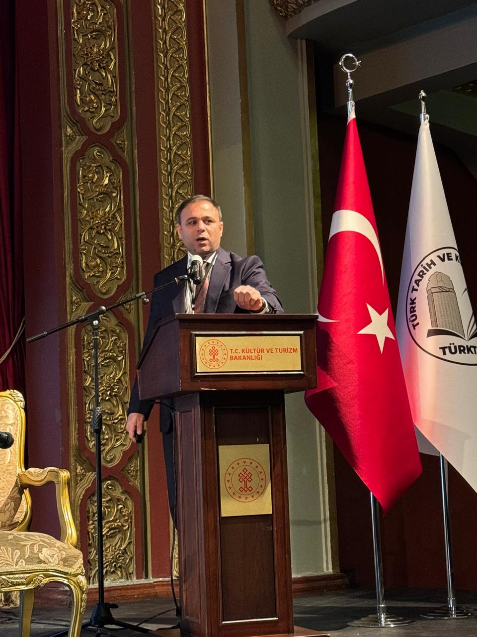 Folklor İnstitutunun direktoru Hikmət Quliyev beynəlxalq simpoziumda məruzə edib