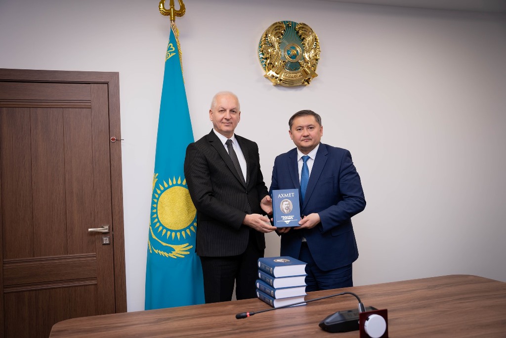 Akademik Şahin Mustafayev Qazaxıstan Respublikasının elm və ali təhsil naziri ilə görüşüb