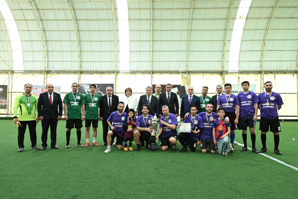 AMEA-da Ümummilli Liderin 103-cü ildönümünə həsr edilmiş mini futbol turniri başa çatıb