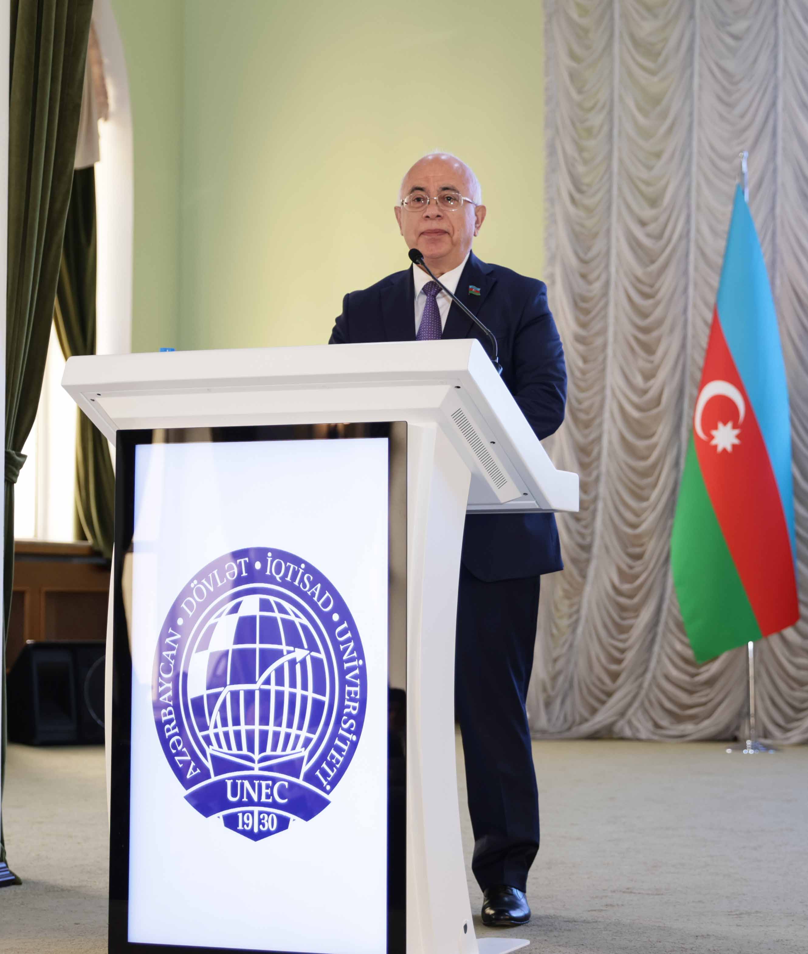 UNEC-də “Elm günləri” keçirilir