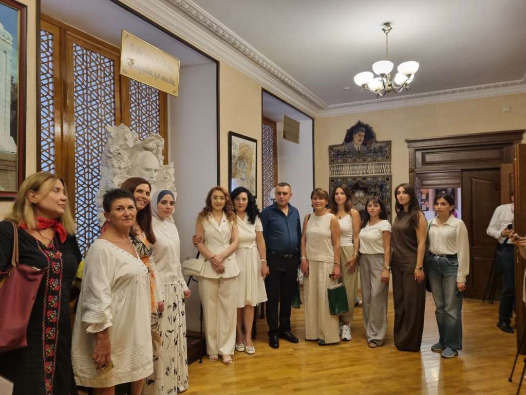 Hüseyn Cavidin Ev Muzeyində “Bir millət, iki dövlət” adlı rəsm sərgisi təşkil olunub