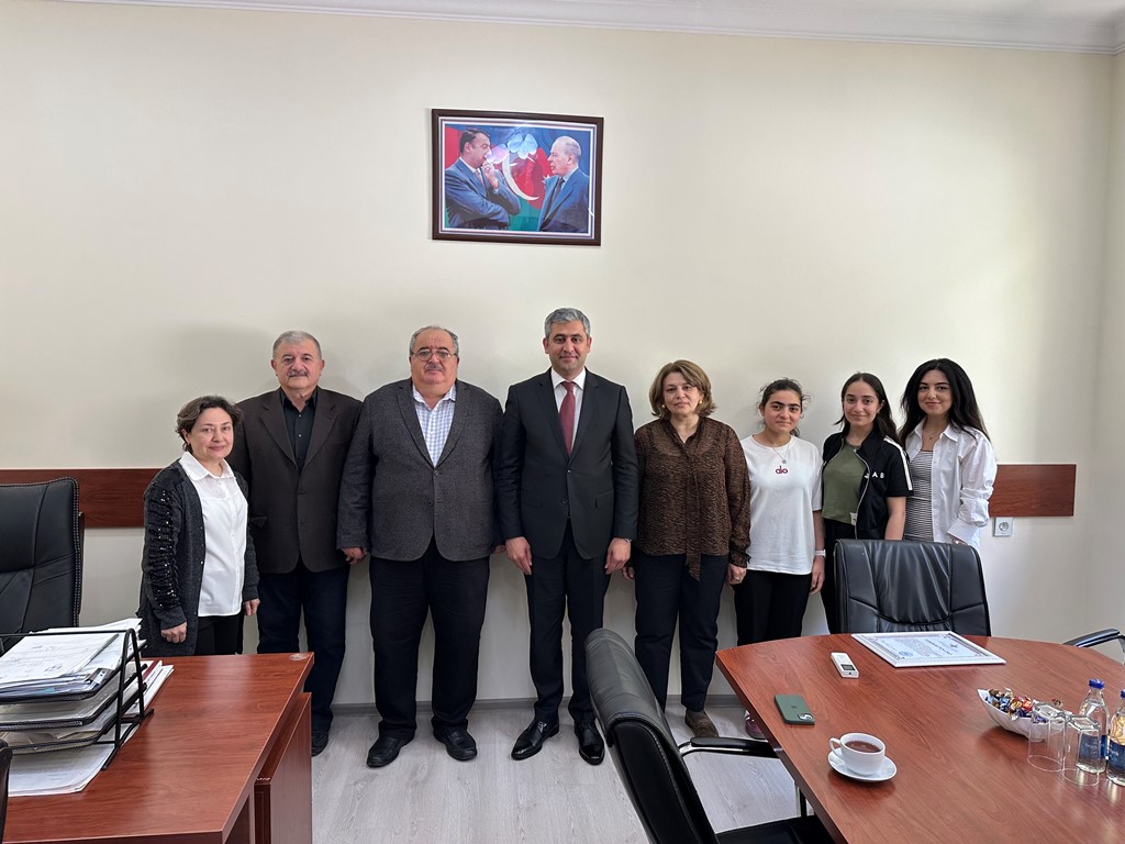 Biofizika İnstitutunda “Sabahın Alimləri” respublika müsabiqəsində qızıl medal qazanan şagirdlərlə görüş keçirilib