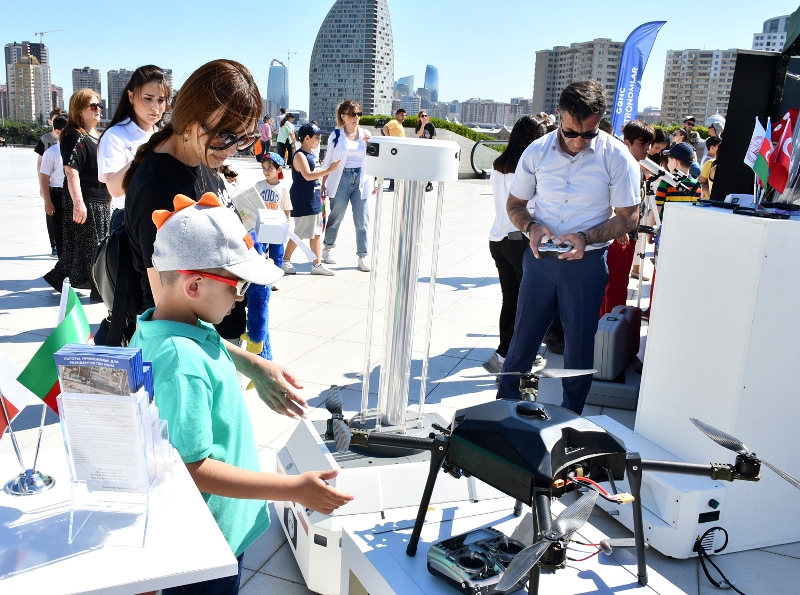 AMEA-nın Yüksək Texnologiyalar Parkı “Uşaq festivalı”nda innovativ məhsullar nümayiş etdirib